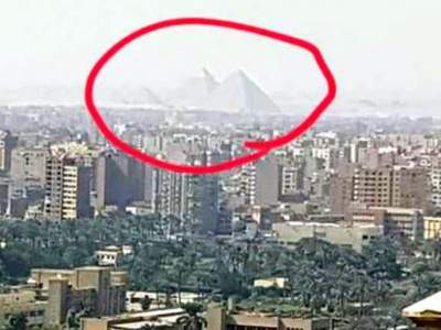 Американец сделал загадочное фото с «небесным» египетскими пирамидами