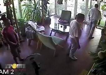 Крымские милиционеры под видом обыска нагло грабят дома