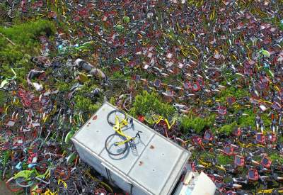 Огромные парковки и свалки велосипедов в Китае. Фото