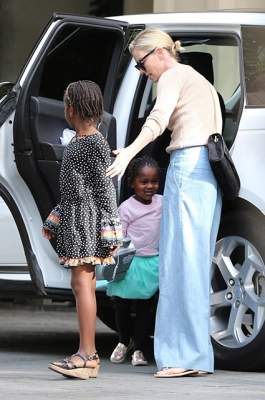 Знаменитая голливудская актриса нарядила сына в платье и босоножки