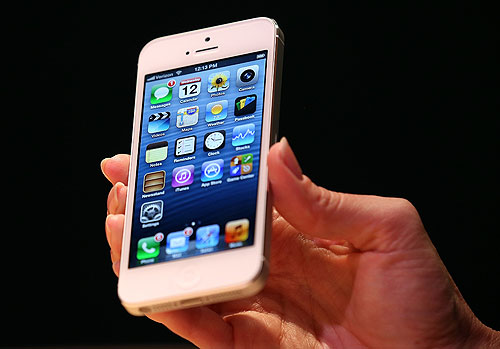 iPhone 5 по предзаказам вдвое побил рекорд предыдущей версии
