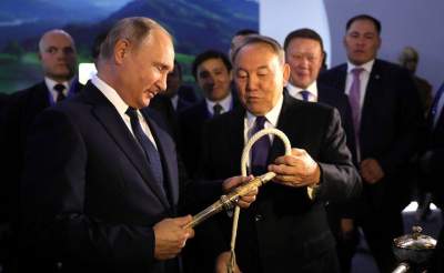 "А где пряники?": пользователи Сети смеются над подарком для Путина