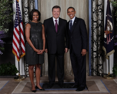 Янукович похвастался, что перекинулся с Обамой несколькими словами