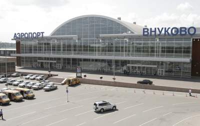 Опоздавший на самолет россиянин попытался остановить самолет "вручную"