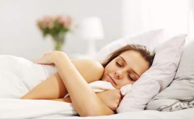 Медики определили самую опасную позу для сна