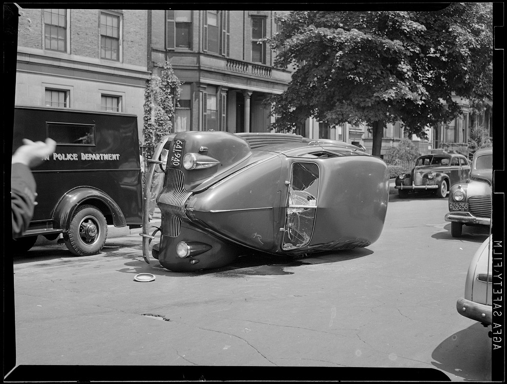 Подборка автомобильных аварий в Америке в 1930—1950 годах