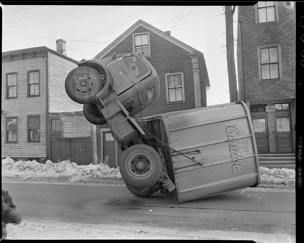 Подборка автомобильных аварий в Америке в 1930—1950 годах