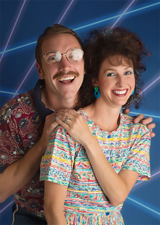  К 10-летию брака пара снялась в дурацкой фотосессии в стиле 80-х