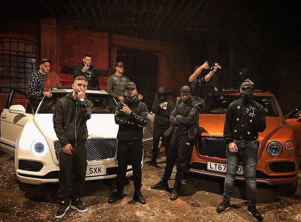 Новые хозяева Лондона: албанские мафиози заливают в Instagram фото с деньгами и оружием