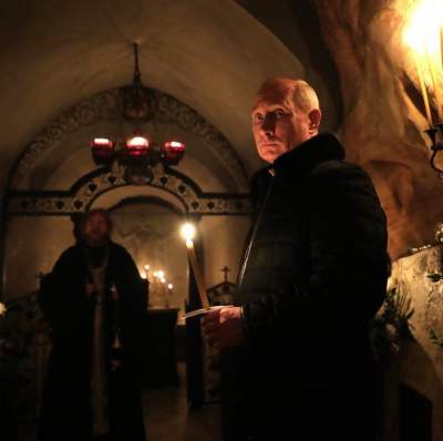 Сеть насмешил визит Путина в мужской монастырь