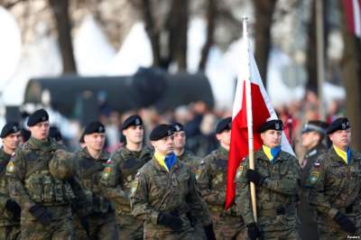 Военный парад в честь столетия независимости Латвии. Фото