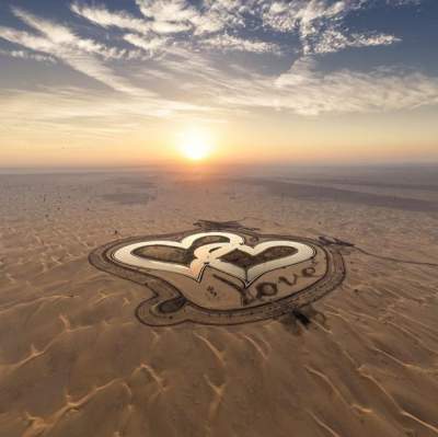 В Дубае создали озеро в форме сердечек. Фото