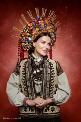 Украинские звезды примерили национальные наряды для благотворительности. Фото