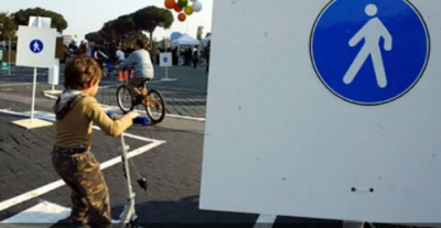 Прикол дня: в Венеции 5-летнего ребенка оштрафовали из-за самоката  