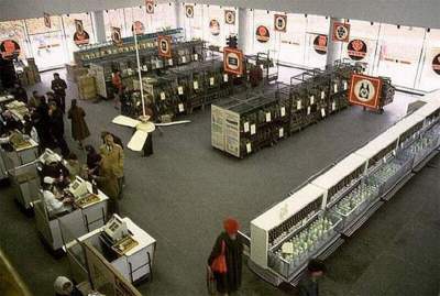 Как были устроены магазины во времена СССР. Фото