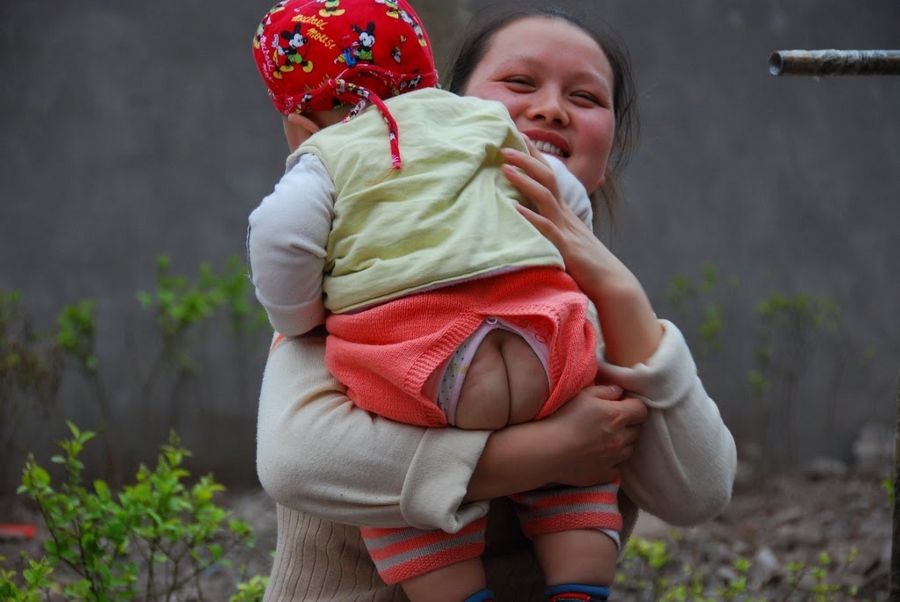 Зачем китайские дети носят эти «странные» штанишки? ФОТО