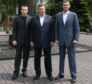 Янукович "оккупирует" Европу