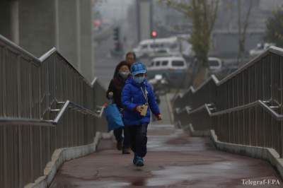 Густой темный смог на улицах Китая. Фото