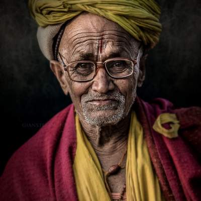 Фотограф создает проникновенные портреты людей со всей планеты. Фото