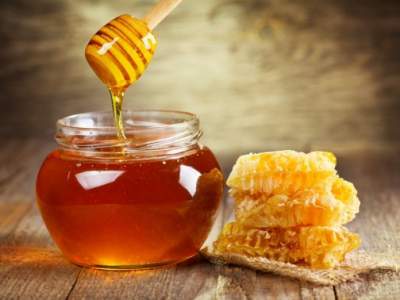 Медики рассказали, кому нельзя есть мед