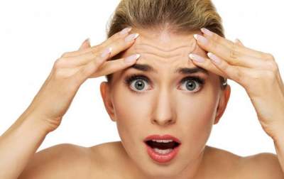 Косметологи назвали привычки, провоцирующие появление морщин