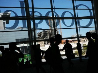 Акции Google резко упали