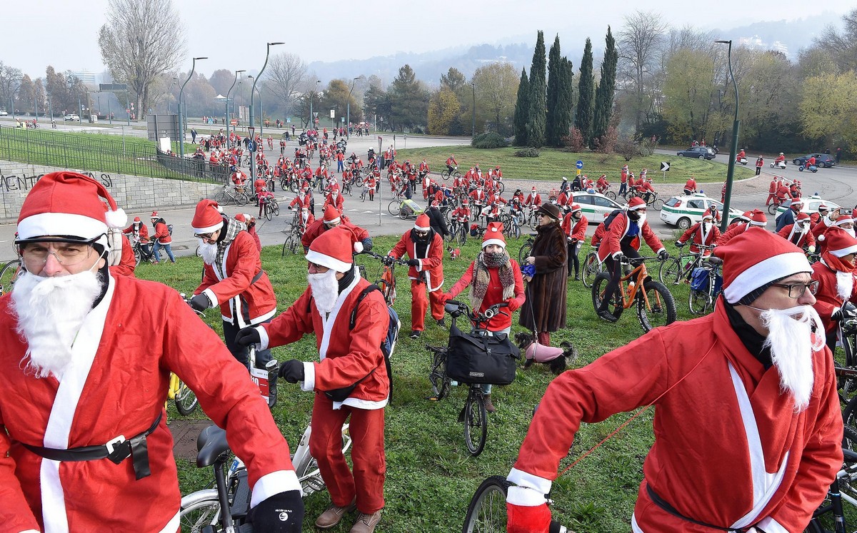 Ежегодные забеги Дедов Морозов и Санта-Клаусов в разных странах