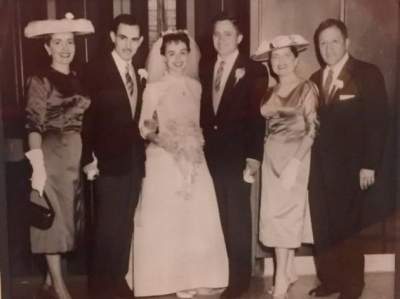 В этой семье четыре поколения женщин выходили замуж в одном платье. Фото