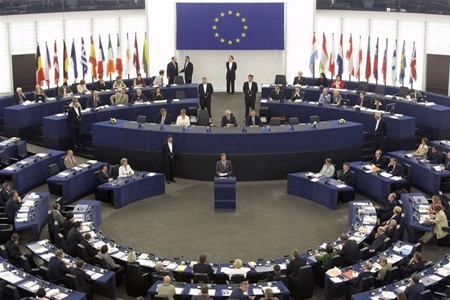 Европарламент призывает ЕС ввести санкции против России