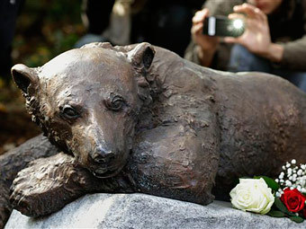 В Берлине открыли памятник медведю Кнуту