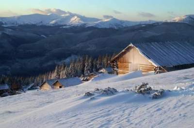 Утро в зимних Карпатах: яркие снимки. Фото