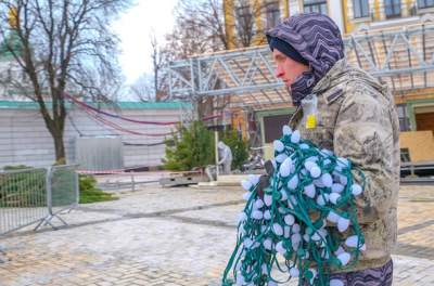 В Сети показали кадры монтажа главной елки Украины. Фото