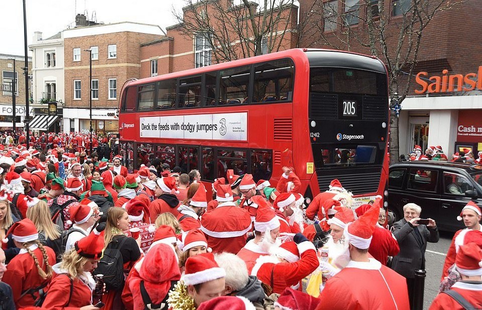 Santacon London 2018: грандиозная попойка Санта-Клаусов в Лондоне