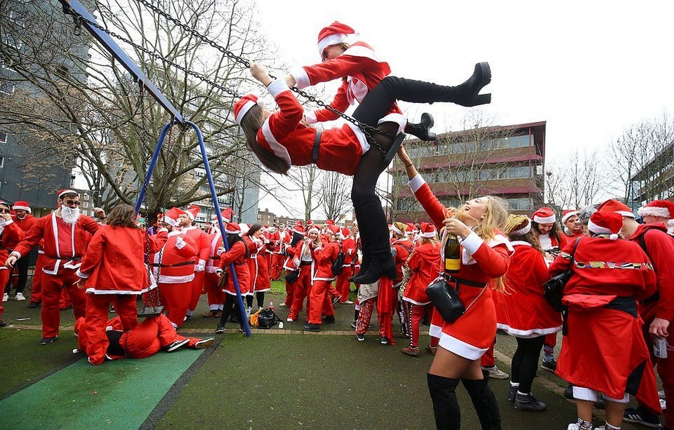 Santacon London 2018: грандиозная попойка Санта-Клаусов в Лондоне