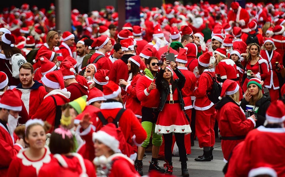 Santacon London 2018: грандиозная попойка Санта-Клаусов в Лондоне