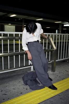 Фотограф показал, как живется японским трудоголикам. Фото