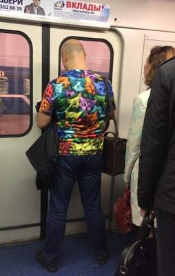 Прикольные фотки пассажиров метро, ставших «жертвами моды»