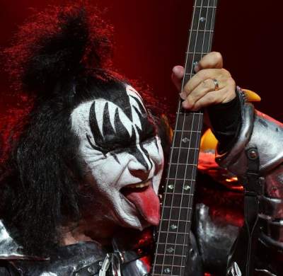 Солиста американской группы Kiss обвинили в домогательствах