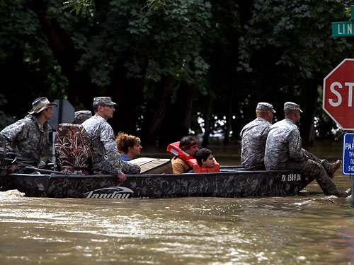 Национальную гвардию США призвали на помощь жертвам урагана "Сэнди"