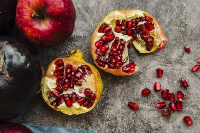 Медики рассказали, какой фрукт способен защитить от болезни Альцгеймера