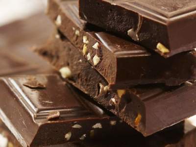 Медики подсказали, можно ли "сердечникам" есть шоколад