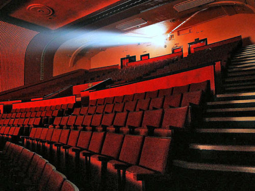 Кинотеатры хотят заставить платить за музыку из фильмов