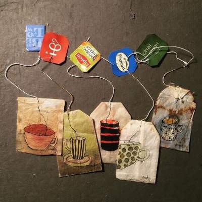 Художник создает атмосферные картины на чайных пакетиках. Фото 