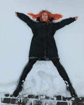Украинская певица показала "ангела" на снегу