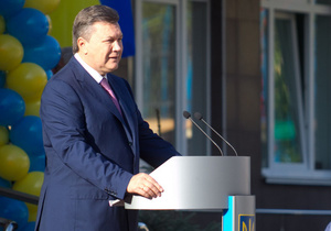 Янукович подписал законы о тарифах и акцизе на топливные компоненты