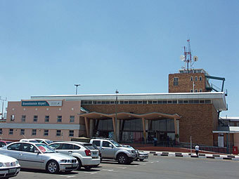 Южноафриканский аэропорт поменял название дважды за полмесяца