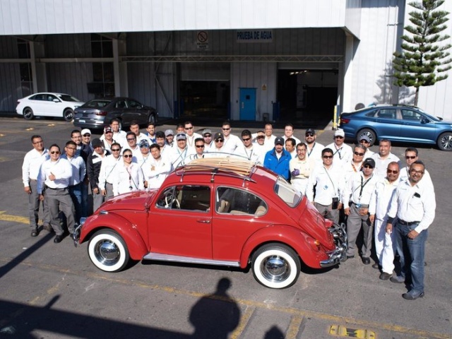 Volkswagen бесплатно восстановил Beetle, которым американка владела более 50 лет