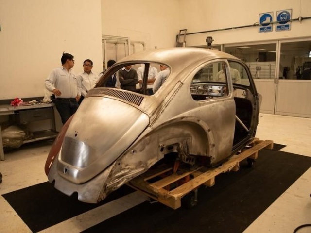 Volkswagen бесплатно восстановил Beetle, которым американка владела более 50 лет