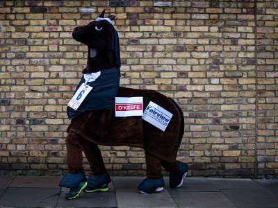 В Лондоне прошли необычные лошадиные скачки. Фото