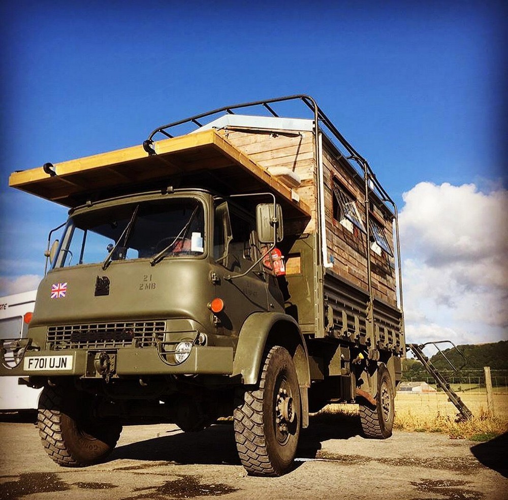 Британец превратил старый армейский грузовик в дом мечты